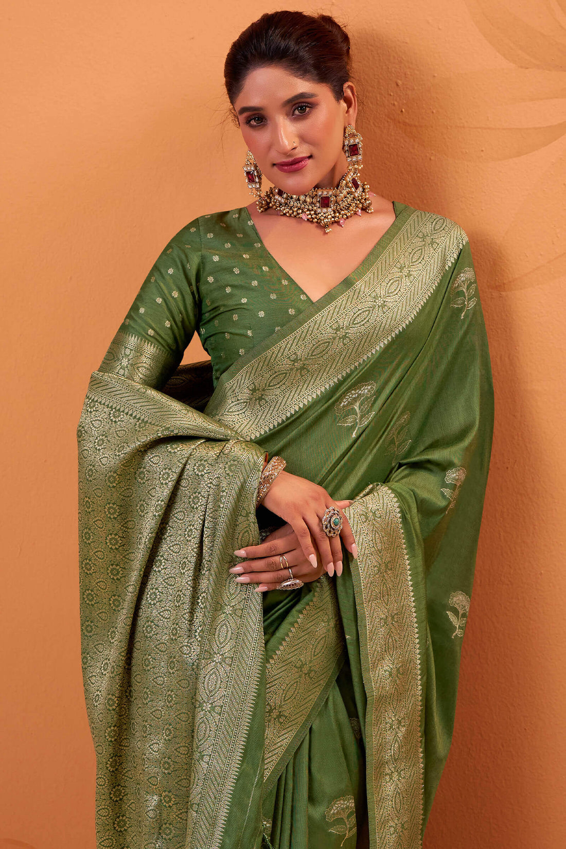 Capricious Dark Green Banarasi Tussar Silk Saree With Engrossing Blouse Piece