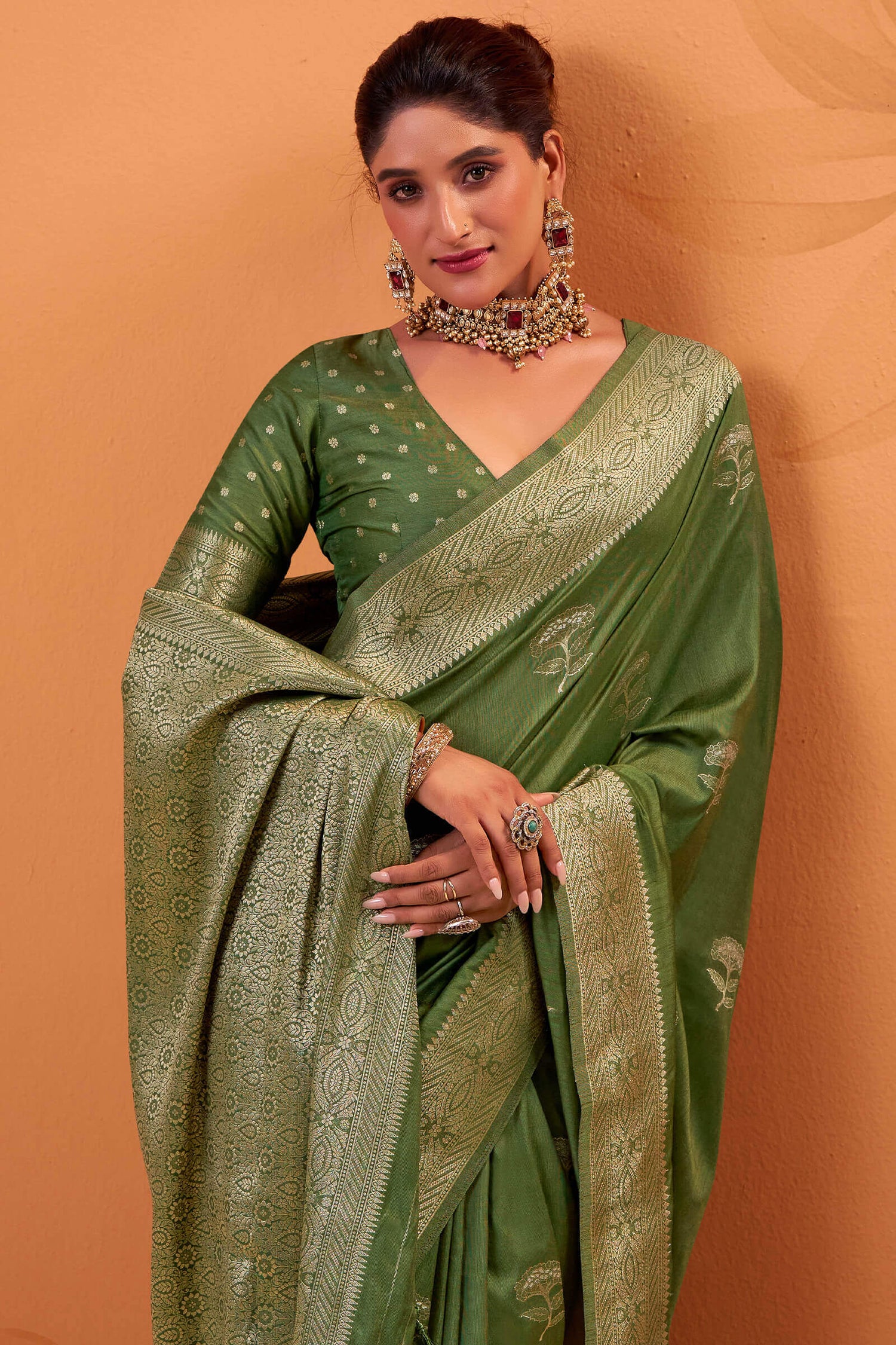 Capricious Dark Green Banarasi Tussar Silk Saree With Engrossing Blouse Piece