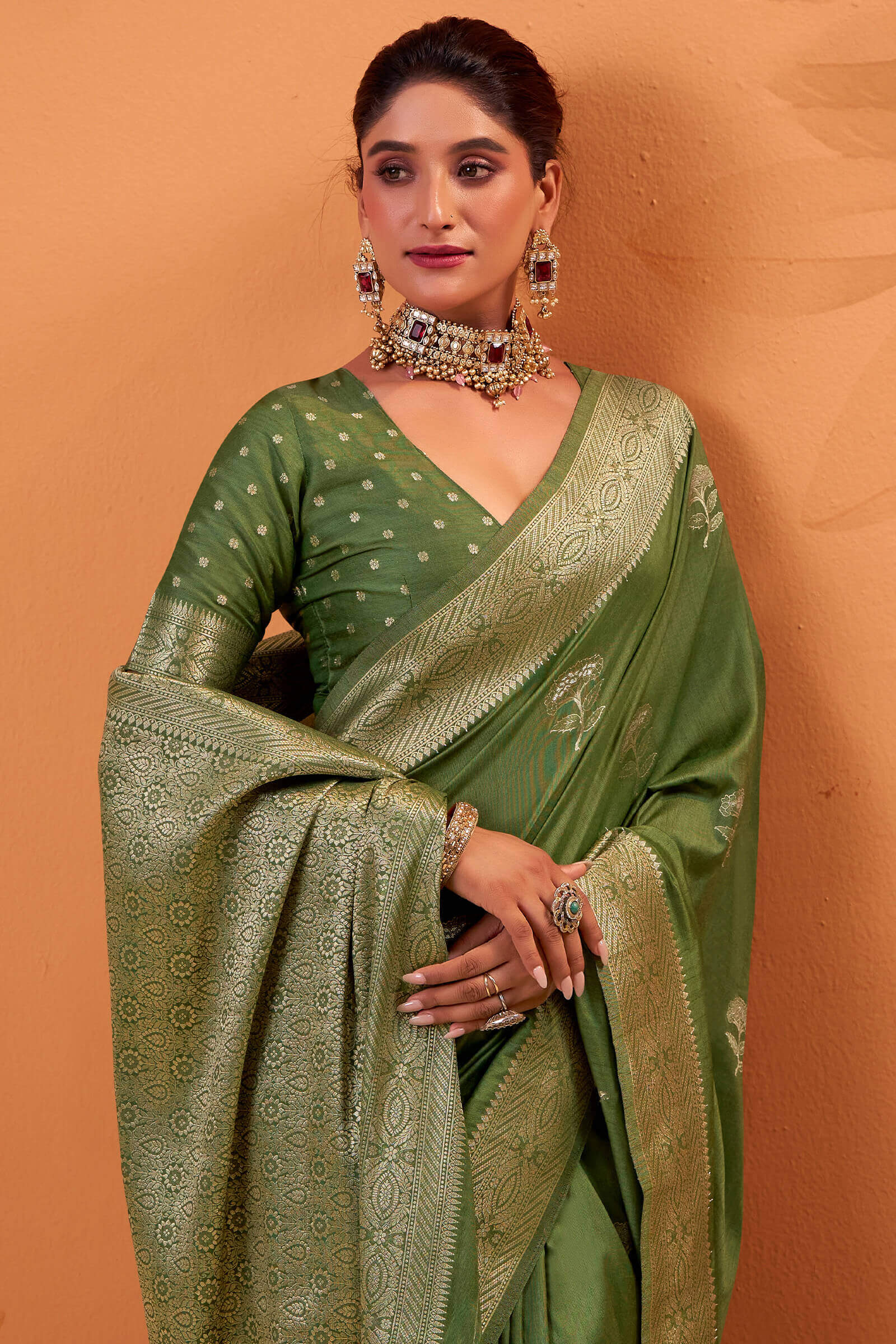 Capricious Dark Green Banarasi Tussar Silk Saree With Engrossing Blouse Piece