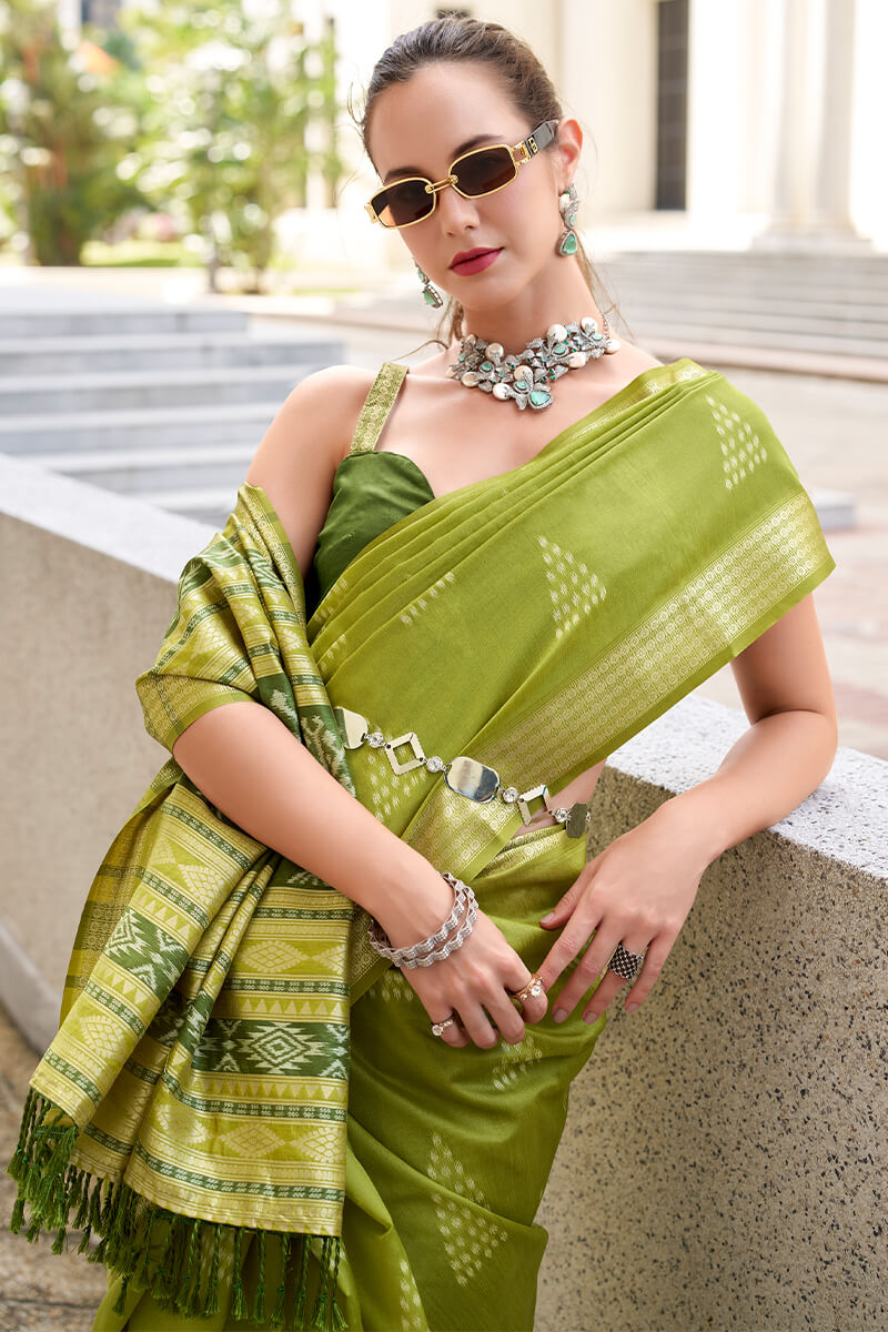 Verdant Green Soft Banarasi Silk Saree With Eclat Blouse Piece