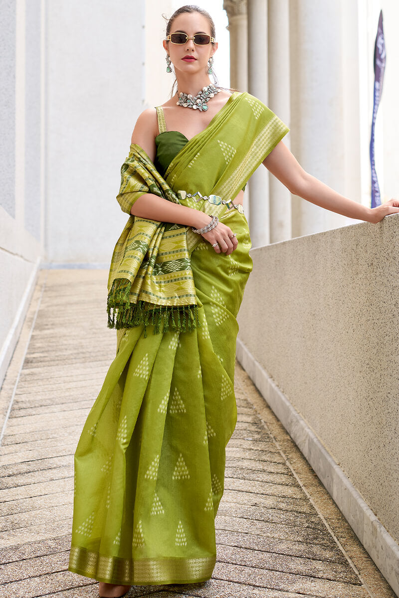 Verdant Green Soft Banarasi Silk Saree With Eclat Blouse Piece