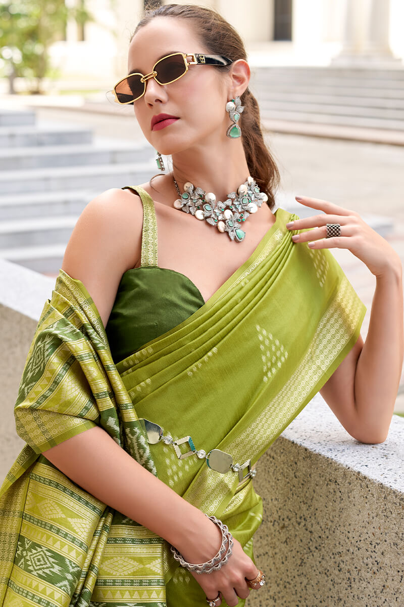 Verdant Green Soft Banarasi Silk Saree With Eclat Blouse Piece