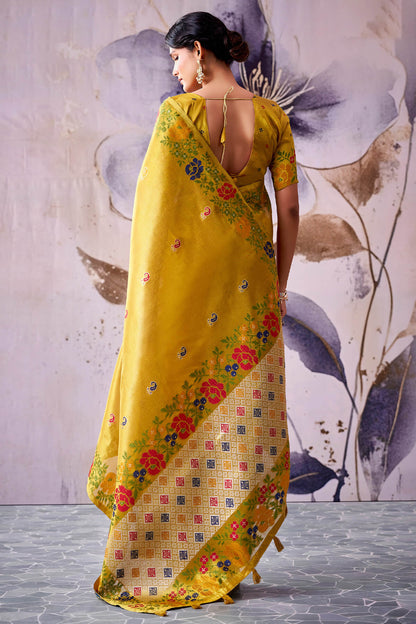 Resplendent Golden Banarasi Tissue Silk Saree With Murmurous Blouse Piece