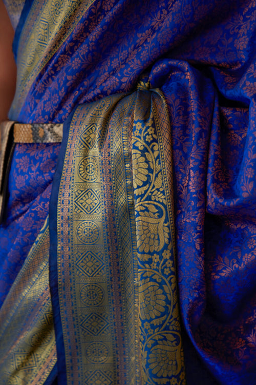 Load image into Gallery viewer, Effervescent Royal Blue Kanjivaram Silk Saree With Petrichor Blouse Piece
