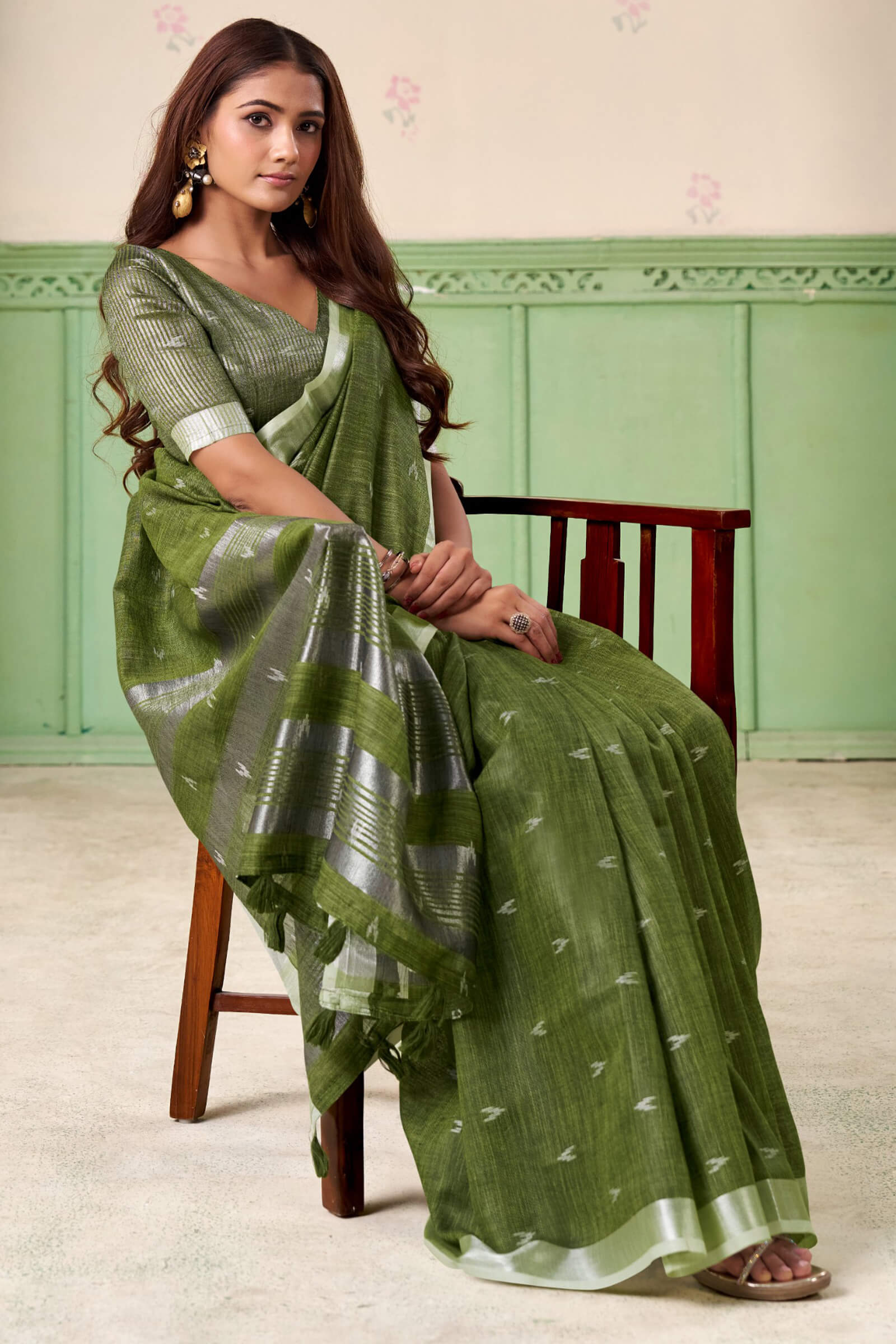 Exquisite Dark Green Cotton Silk Saree With Dulcet Blouse Piece