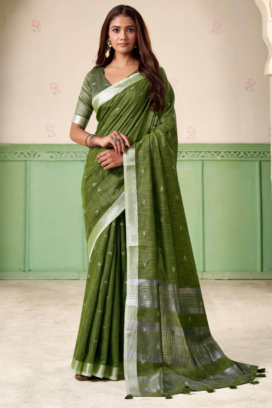 Exquisite Dark Green Cotton Silk Saree With Dulcet Blouse Piece