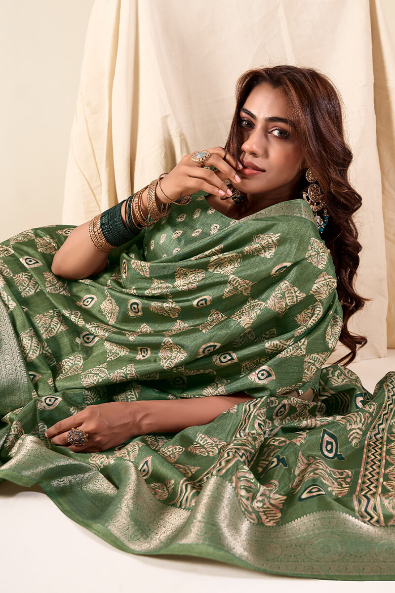 Desultory Green Foil Printed Dola Silk Saree With Evanescent Blouse Piece