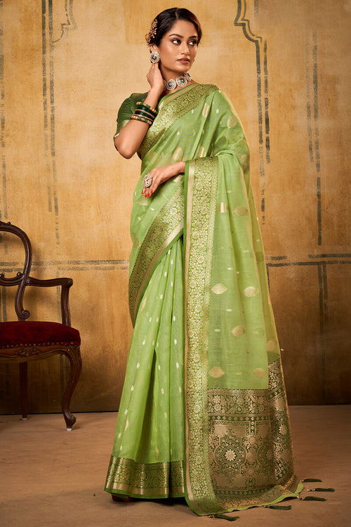 Load image into Gallery viewer, Mesmeric Green Soft Banarasi Silk Saree With Engrossing Blouse Piece
