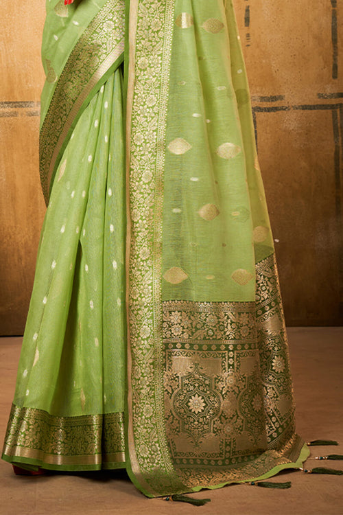 Load image into Gallery viewer, Mesmeric Green Soft Banarasi Silk Saree With Engrossing Blouse Piece
