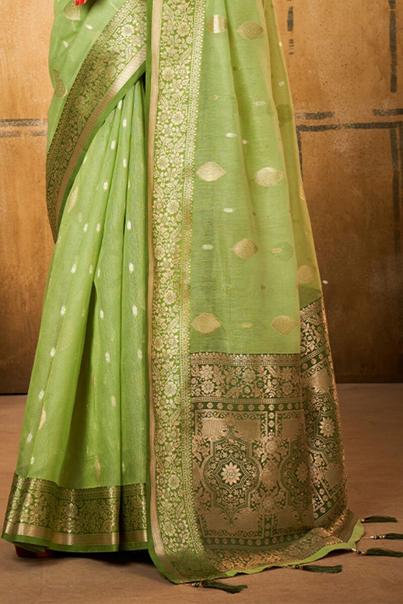 Mesmeric Green Soft Banarasi Silk Saree With Engrossing Blouse Piece