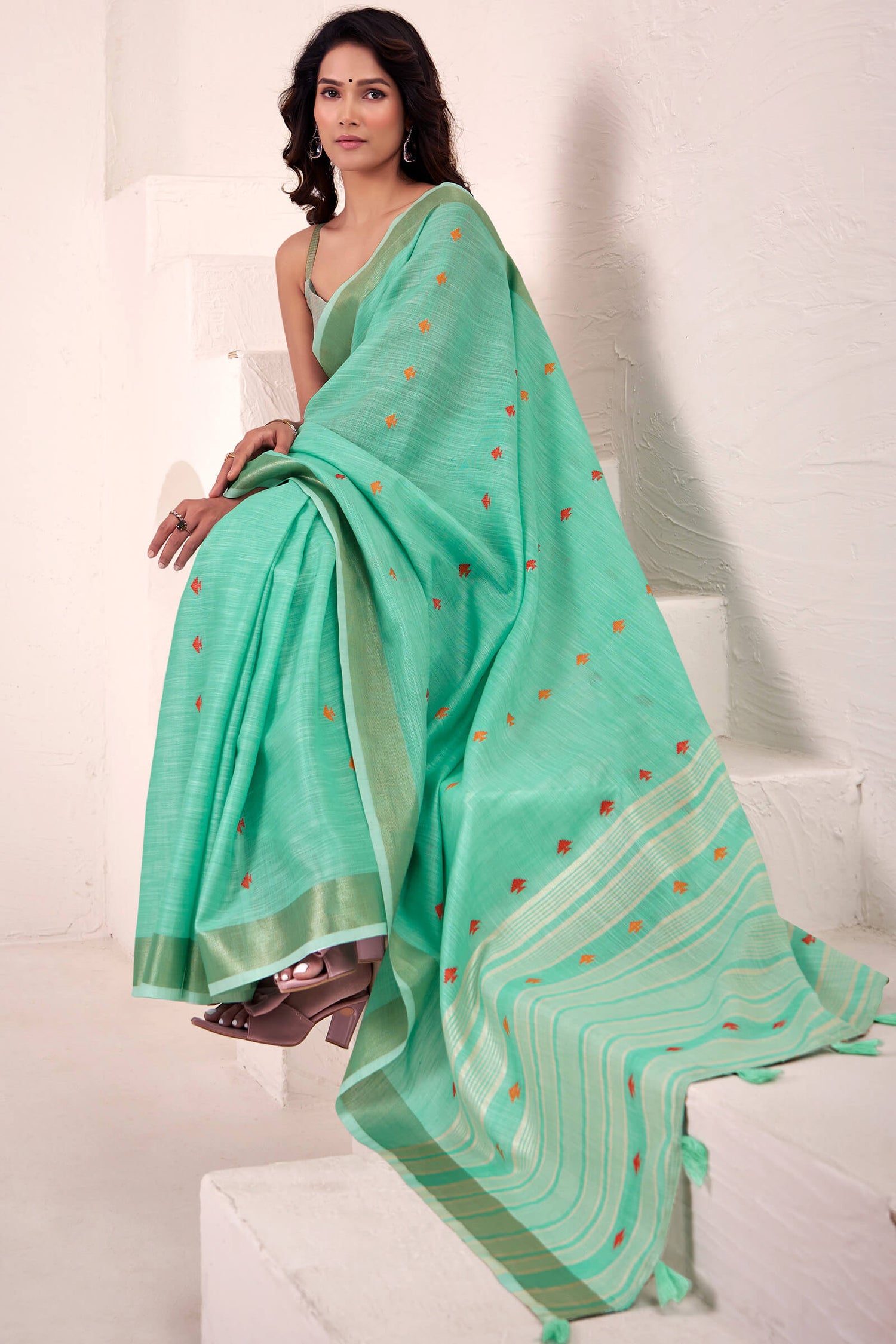 Dissemble Turquoise Cotton Silk Saree With Classy Blouse Piece