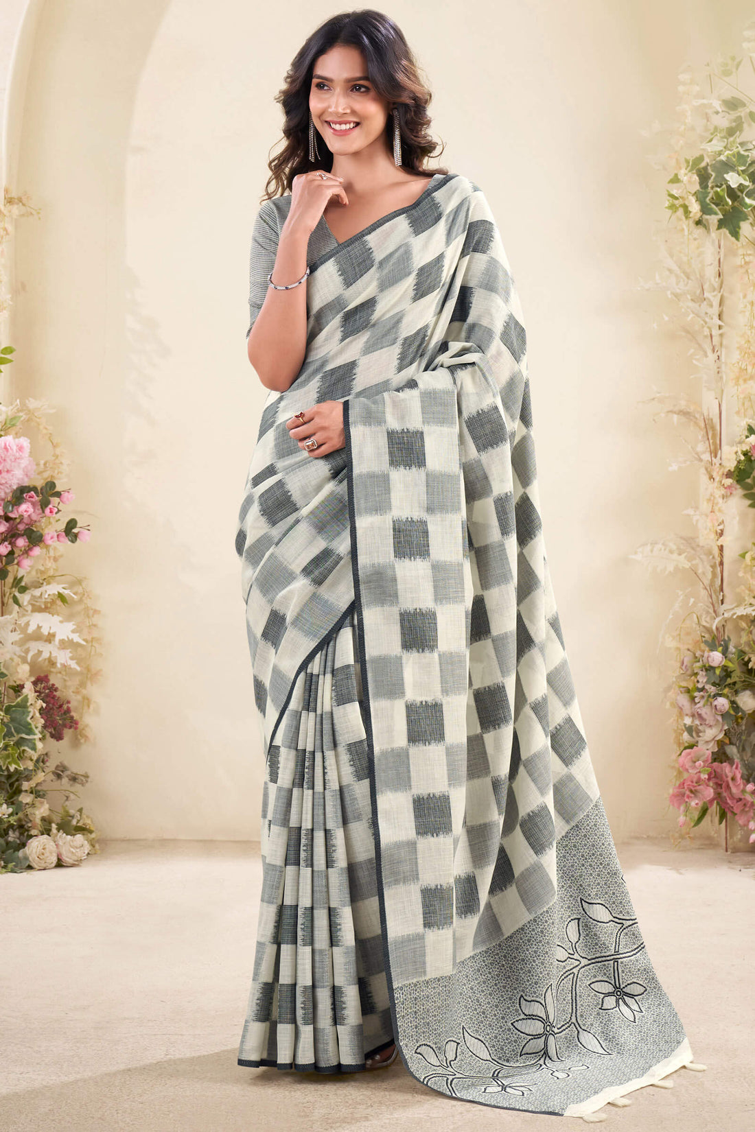 Smart Off White Cotton Silk Saree With Jubilant Blouse Piece