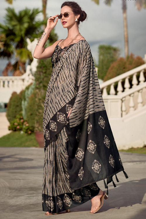 Load image into Gallery viewer, Jazzy Beige and Black Printed Mul Cotton Saree With Adorable Blouse Piece
