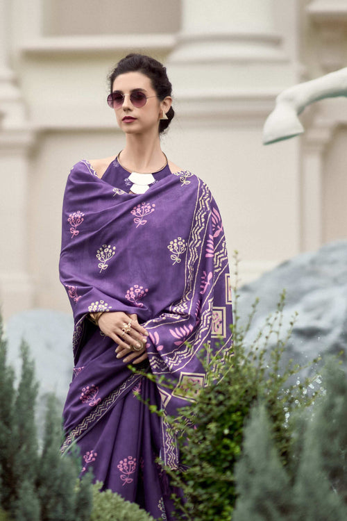 Load image into Gallery viewer, Tremendous Purple Printed Mul Cotton Saree With Alluring Blouse Piece
