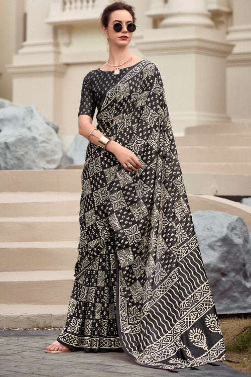 Load image into Gallery viewer, Cynosure Black Printed Mul Cotton Saree With Beleaguer Blouse Piece
