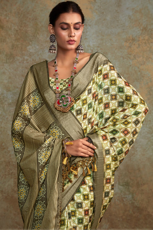 Load image into Gallery viewer, Jubilant Pista Digital Printed Soft Silk Saree With Pulsating Blouse Piece
