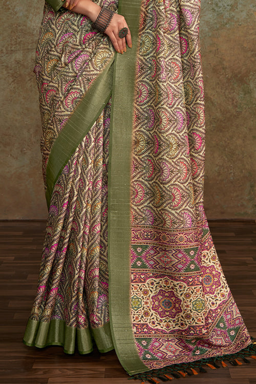 Load image into Gallery viewer, Sonorous Green Digital Printed Soft Silk Saree With Glamorous Blouse Piece
