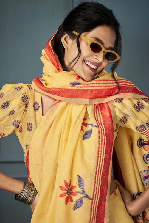 Load image into Gallery viewer, Ineffable Yellow Cotton Silk Saree With Nectarous Blouse Piece
