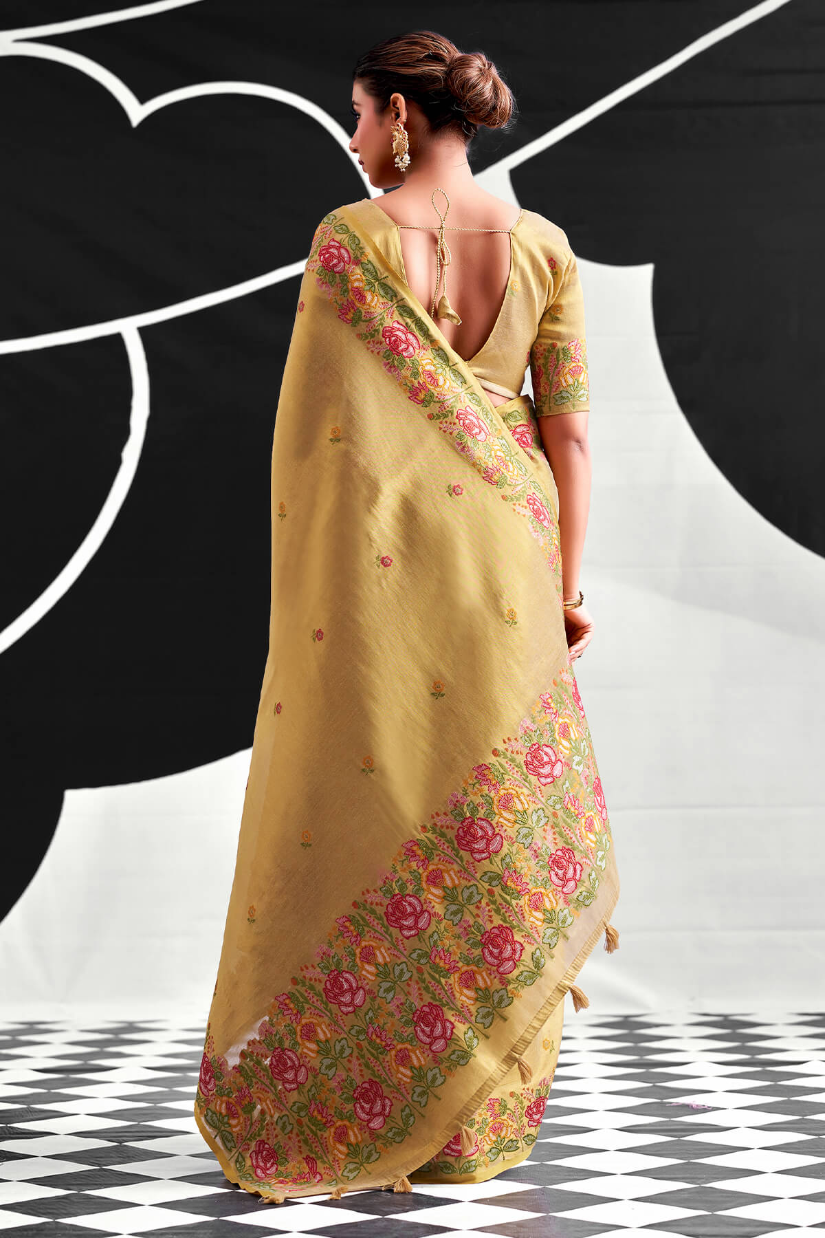 Extraordinary Beige Banarasi Tissue Silk Saree With Staring Blouse Piece