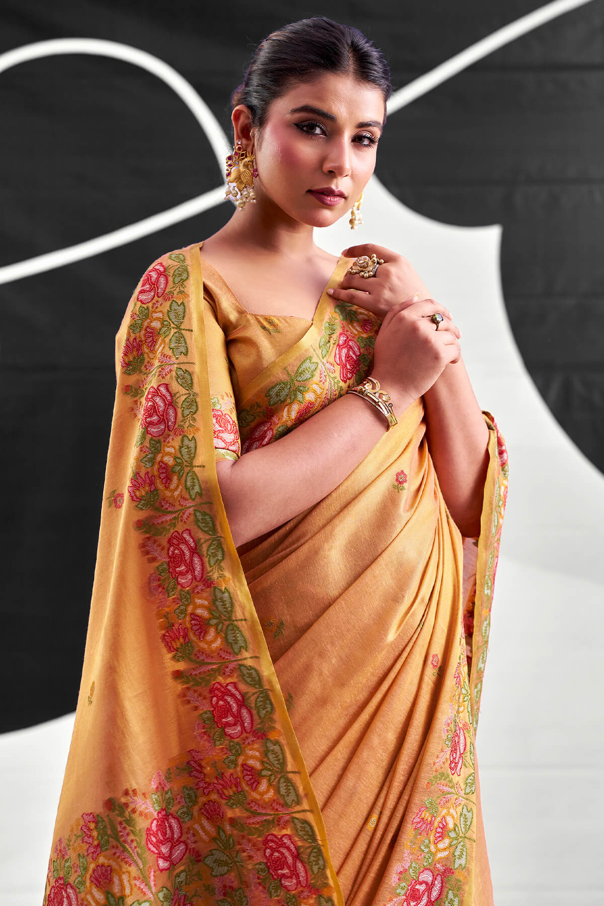 Aplomb Peach Banarasi Tissue Silk Saree With Beguiling Blouse Piece