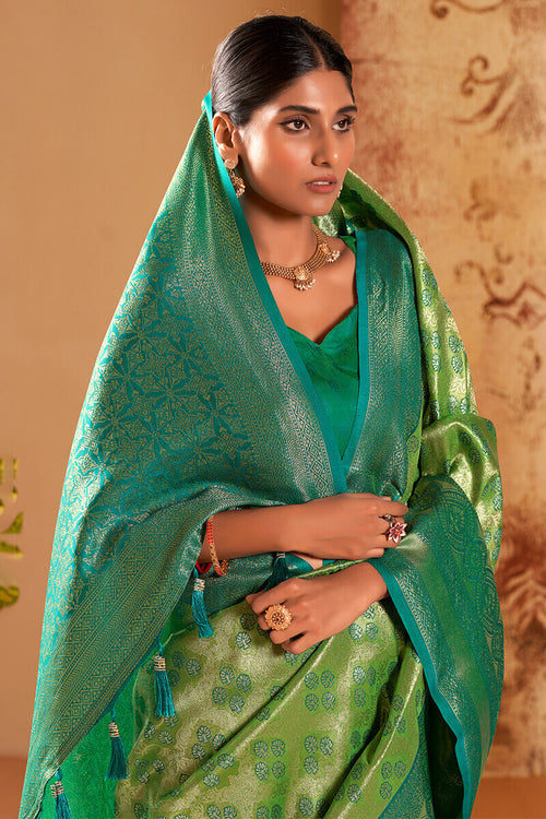 Load image into Gallery viewer, Alluring Green Kanjivaram Silk Saree With Resonant Blouse Piece
