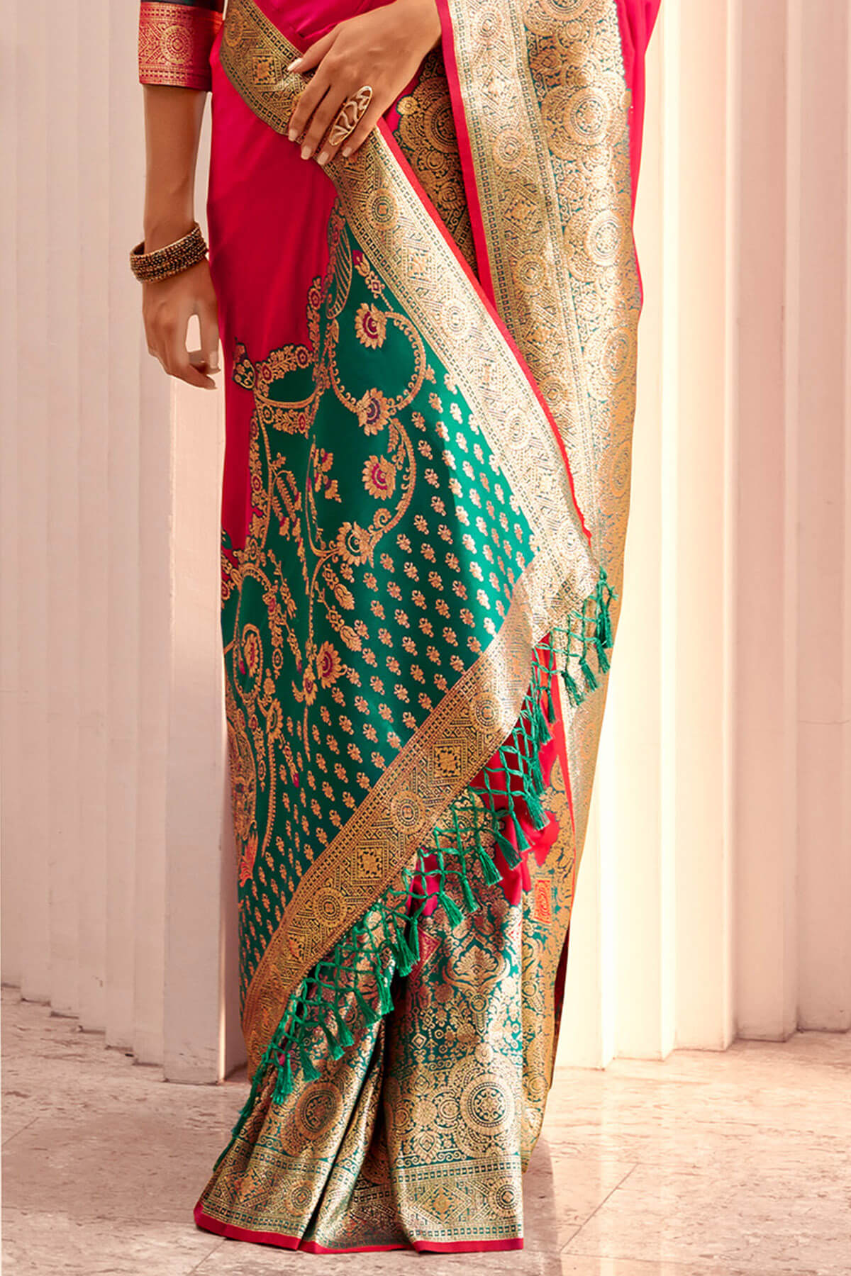 Outstanding Dark Pink Soft Banarasi Silk Saree With Desultory Blouse Piece