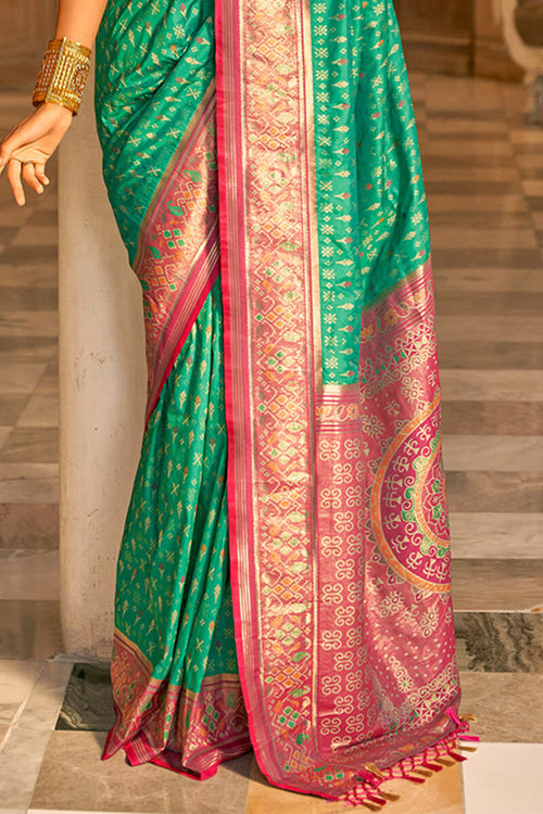 Load image into Gallery viewer, Lovely Green Soft Banarasi Silk Saree With Invaluable Blouse Piece
