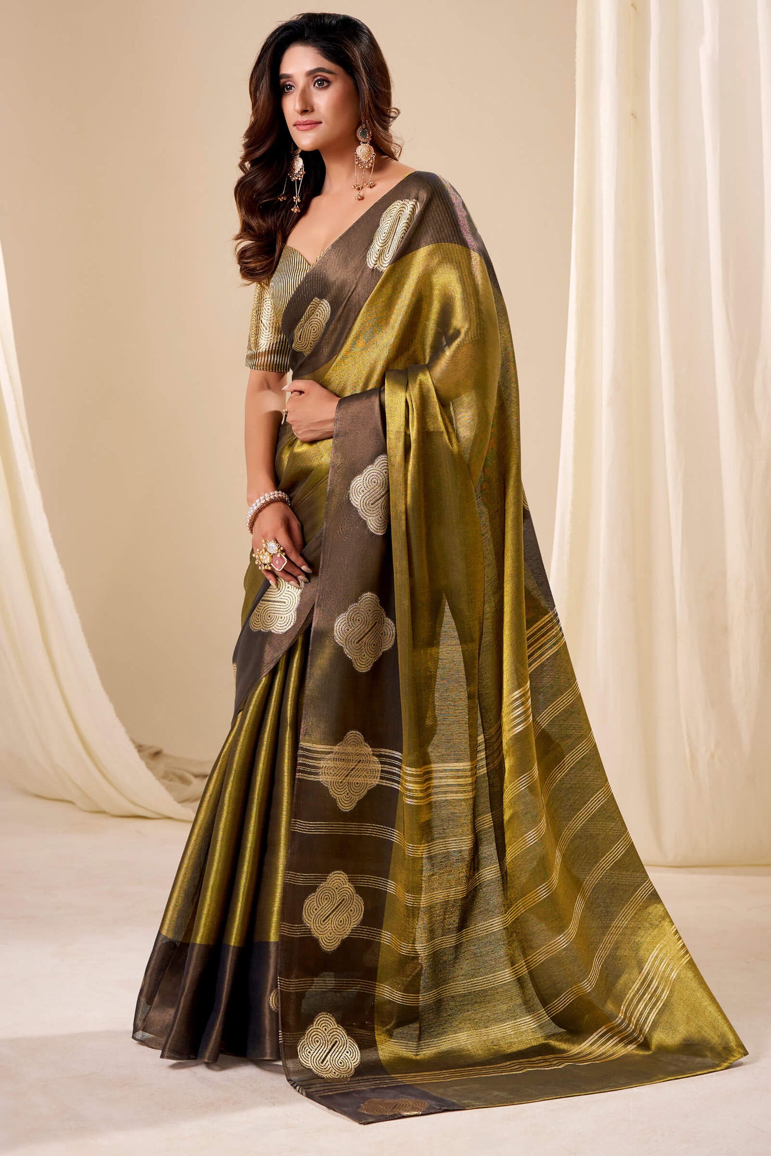 Woebegone Golden Pure Zari Weaving Banarasi Tissue Silk Saree With Murmurous Blouse Piece