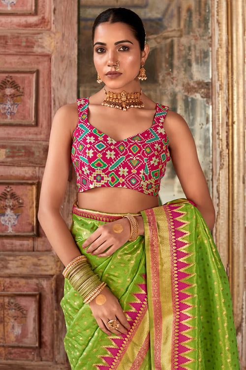 Load image into Gallery viewer, Arresting Green Soft Banarasi Silk Saree With Ravishing Blouse Piece
