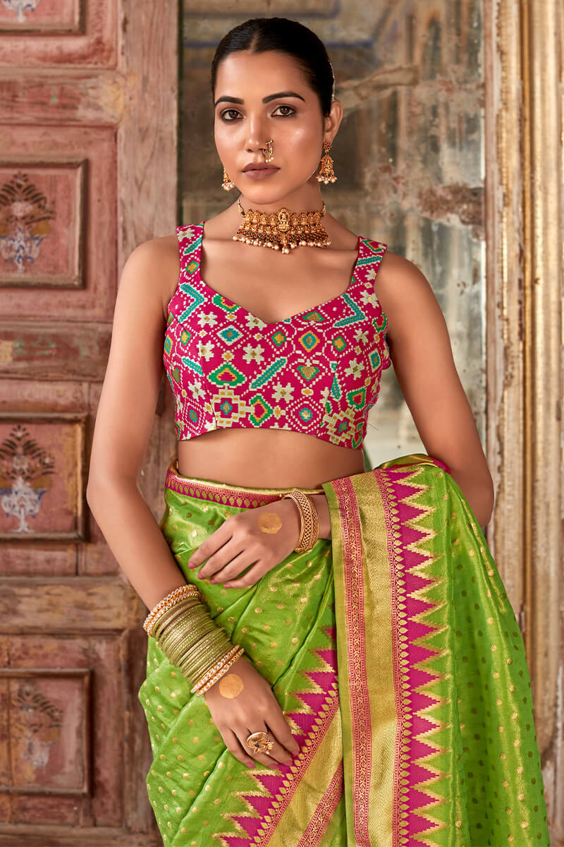 Arresting Green Soft Banarasi Silk Saree With Ravishing Blouse Piece