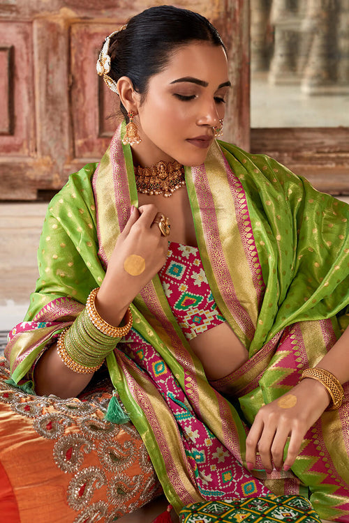 Load image into Gallery viewer, Arresting Green Soft Banarasi Silk Saree With Ravishing Blouse Piece
