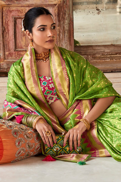 Load image into Gallery viewer, Arresting Green Soft Banarasi Silk Saree With Ravishing Blouse Piece
