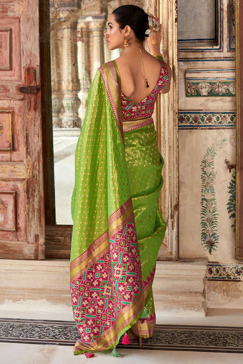 Load image into Gallery viewer, Arresting Green Soft Banarasi Silk Saree With Ravishing Blouse Piece
