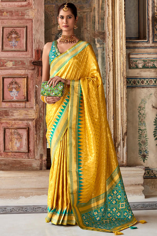 Load image into Gallery viewer, Flameboyant Yellow Soft Banarasi Silk Saree With Stunner Blouse Piece
