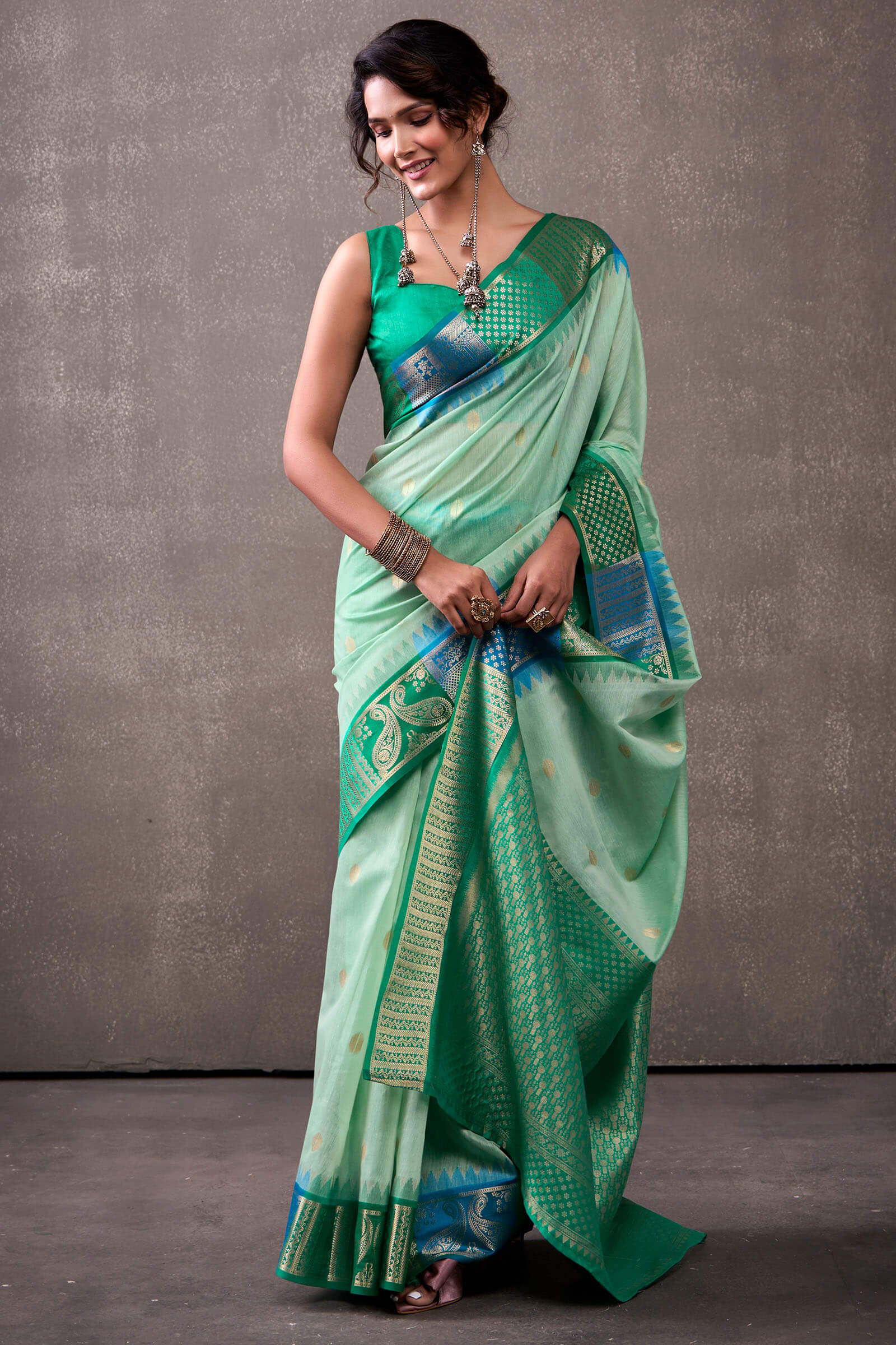 Inspiring Turquoise Cotton Silk Saree With Radiant Blouse Piece