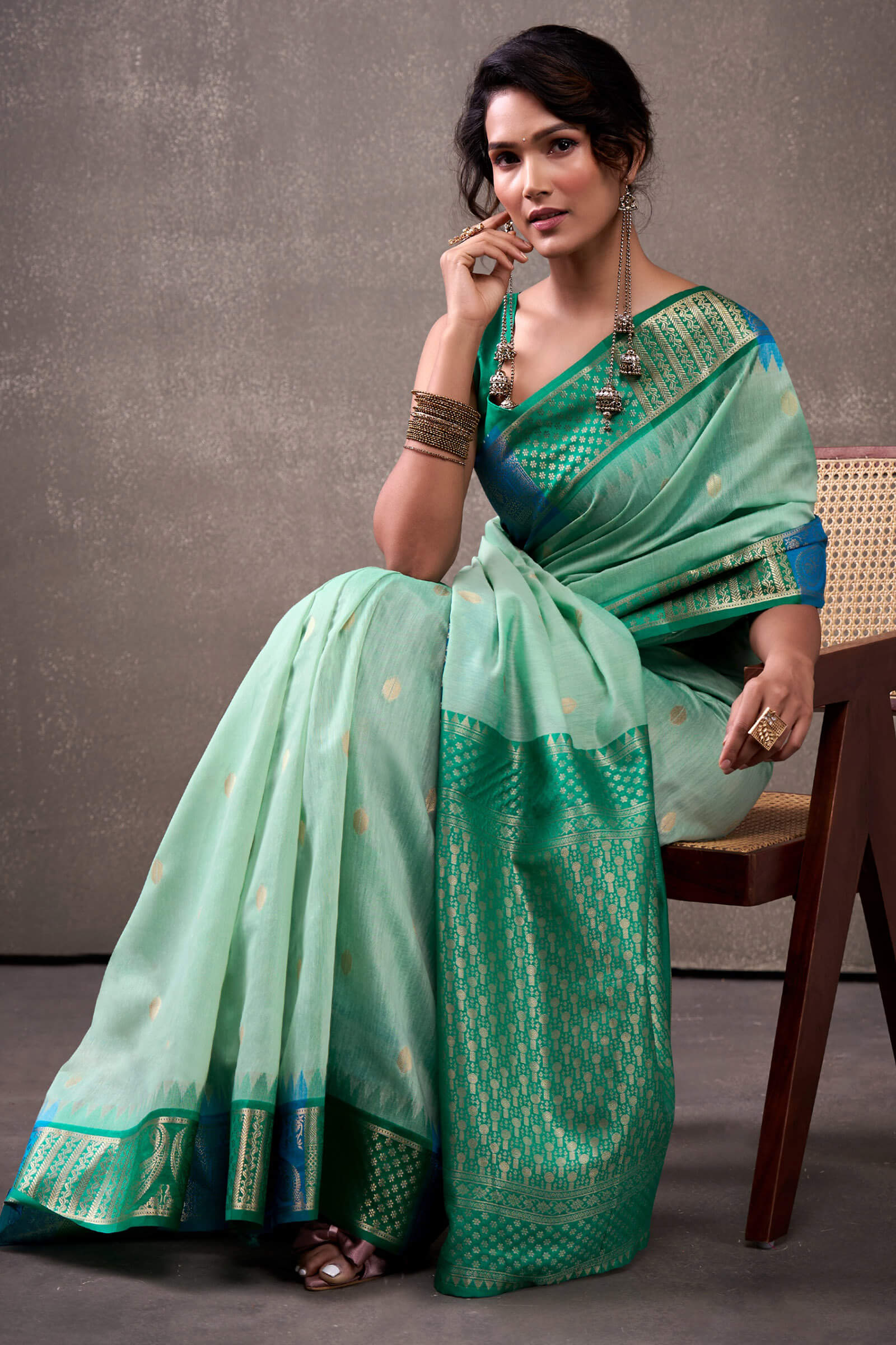 Inspiring Turquoise Cotton Silk Saree With Radiant Blouse Piece