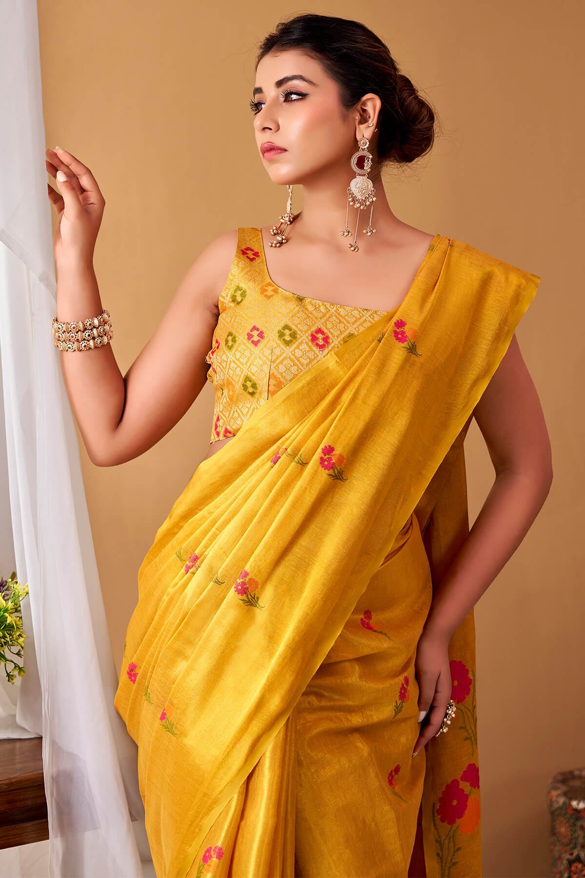 Devastating Golden Banarasi Tissue Silk Saree With Proficient Blouse Piece