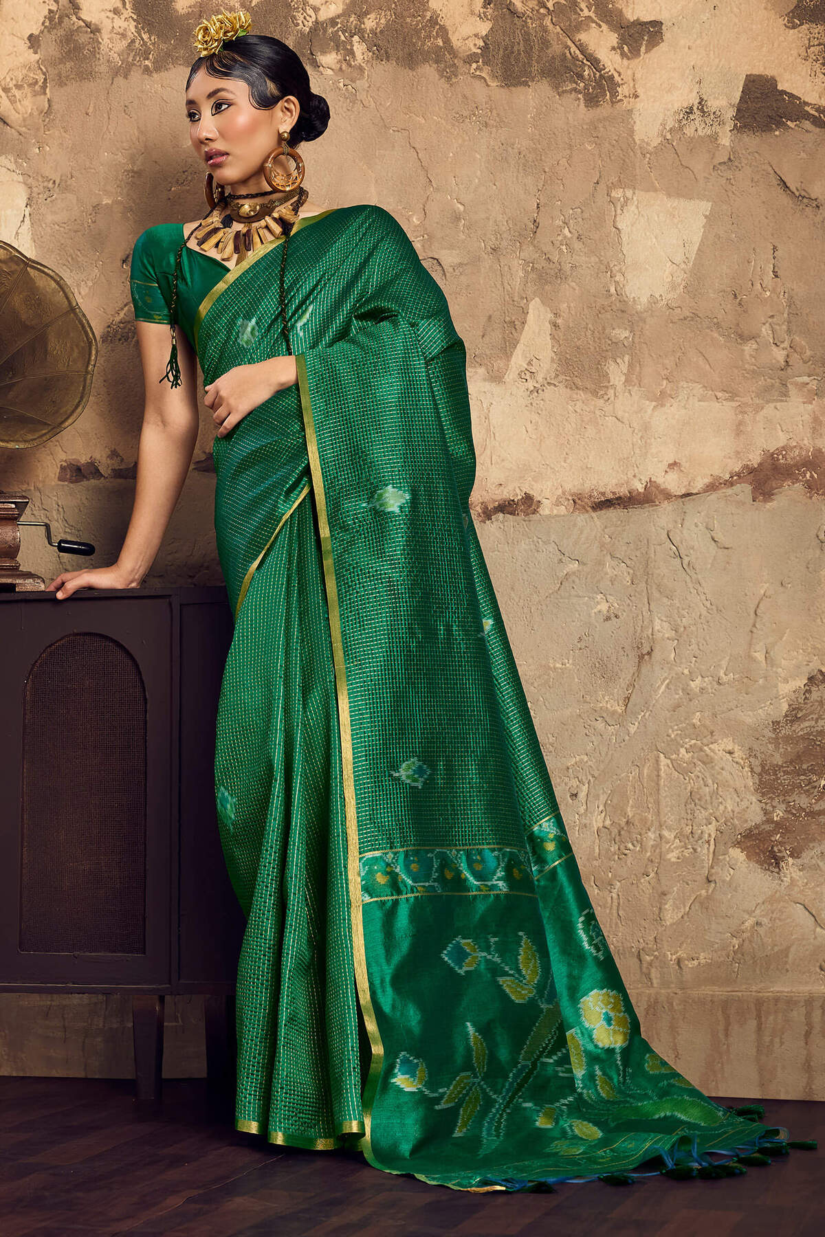 Enamoring Dark Green Banarasi Handloom Silk Saree With Bucolic Blouse Piece