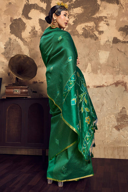 Enamoring Dark Green Banarasi Handloom Silk Saree With Bucolic Blouse Piece