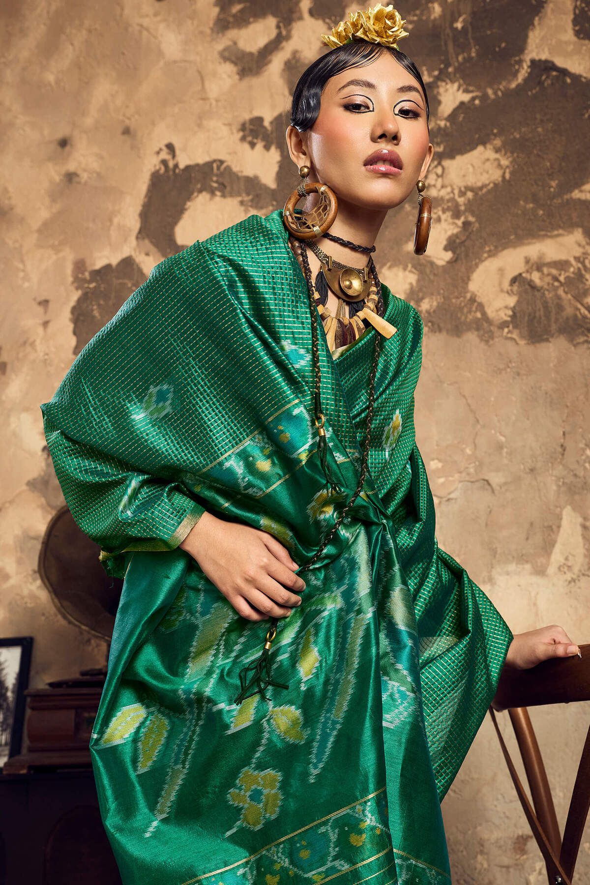 Enamoring Dark Green Banarasi Handloom Silk Saree With Bucolic Blouse Piece