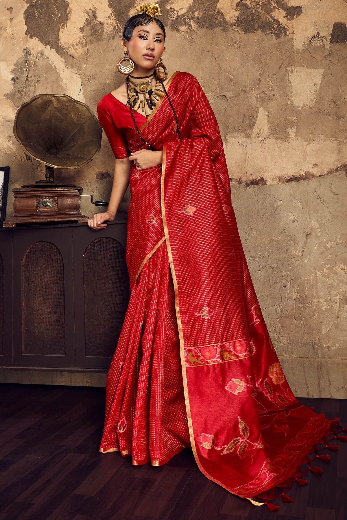 Stylish Red Banarasi Handloom Silk Saree With Magnificat Blouse Piece