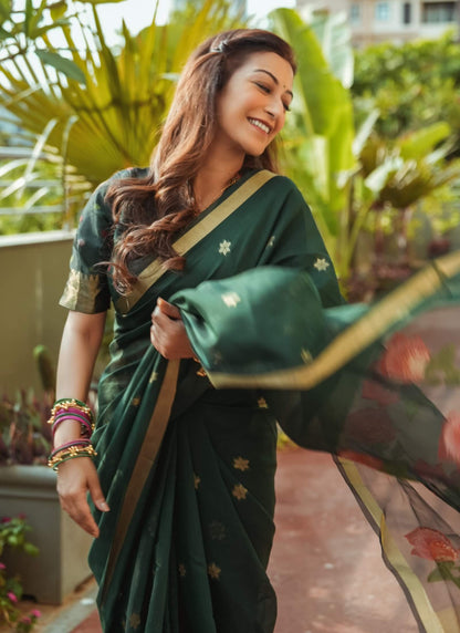 Sunayana Fozdar In Dark Green Munga Cotton Saree