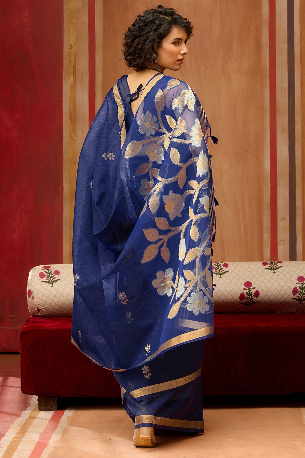 Desuetude Navy Blue Pure Munga Cotton Silk Saree With Supernal Blouse Piece