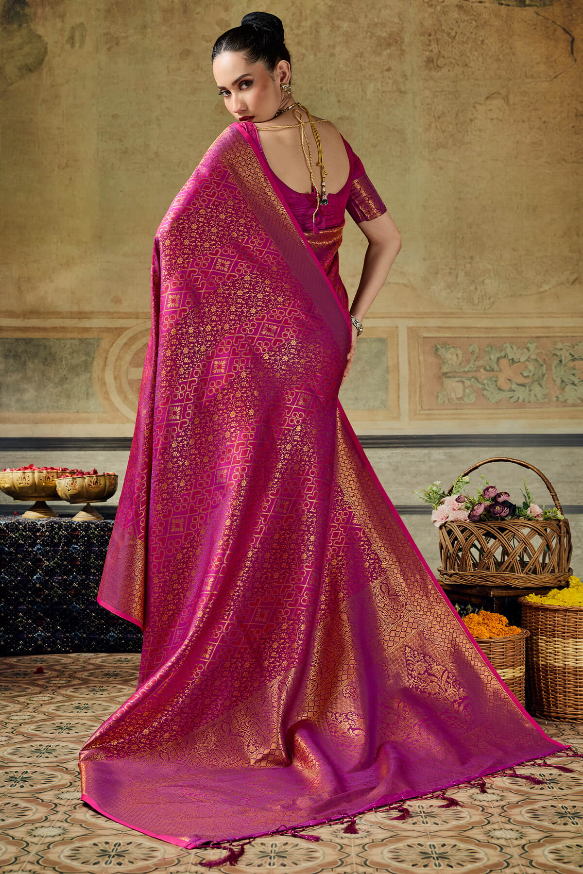 Intricate Purple Kanjivaram Silk Saree With Scrumptious Blouse Piece