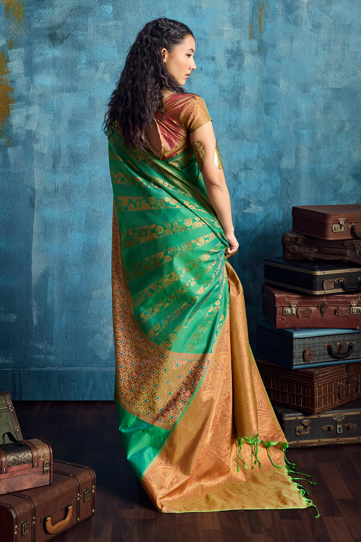 Amiable Green Soft Pochampally Silk Saree With Jazzy Blouse Piece