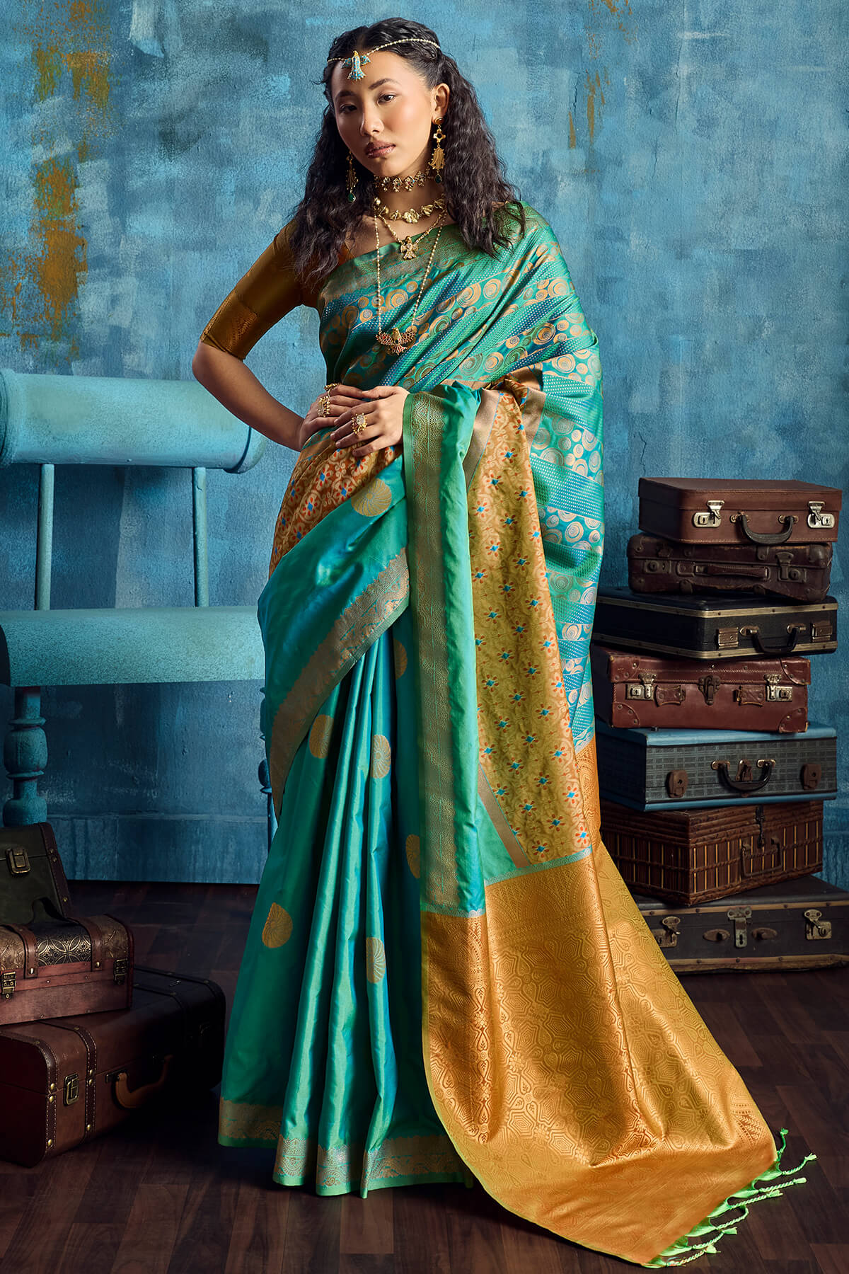 Posh Rama Soft Pochampally Silk Saree With Outstanding Blouse Piece