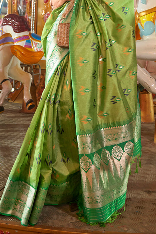 Load image into Gallery viewer, Smashing Green Soft Banarasi Silk Saree With Panache Blouse Piece
