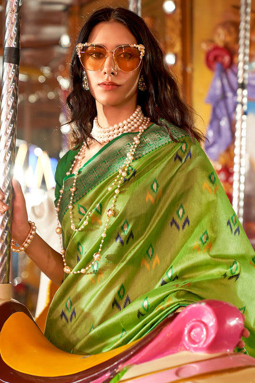 Load image into Gallery viewer, Smashing Green Soft Banarasi Silk Saree With Panache Blouse Piece
