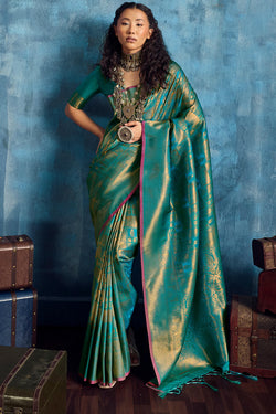 Resonant Green Kanjivaram Silk Saree With Entrancing Blouse Piece