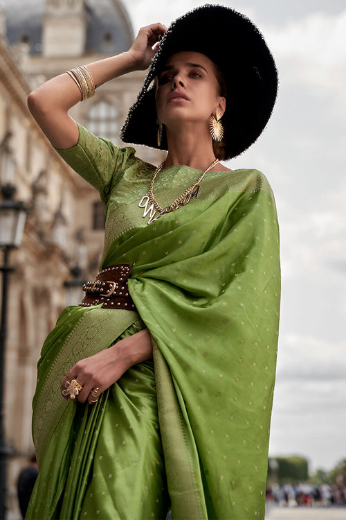 Load image into Gallery viewer, Tremendous Green Soft Banarasi Silk Saree With Zephyr Blouse Piece
